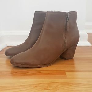 Crown Vintage brown leather ankle boots